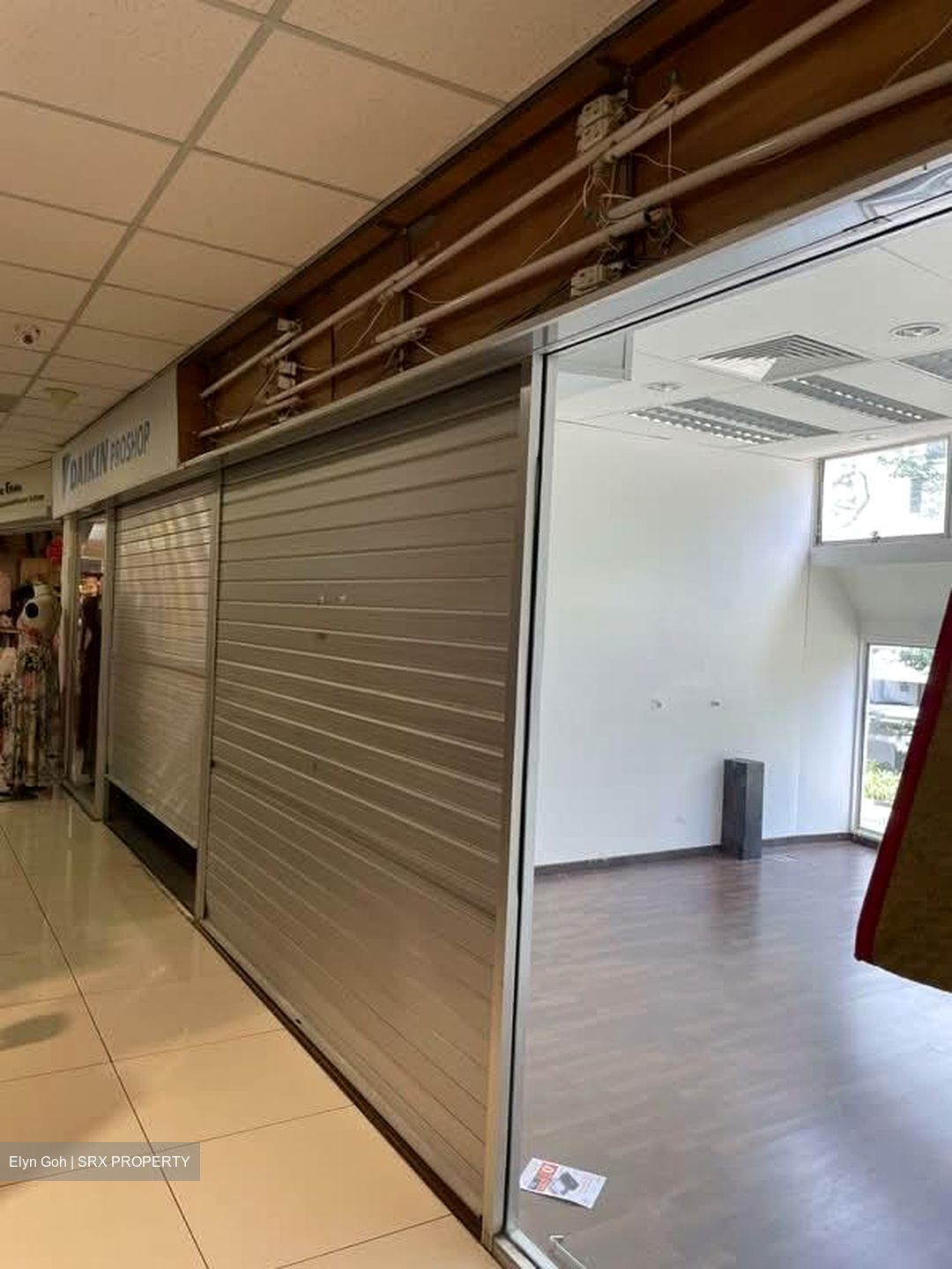 Holland Road Shopping Centre (D10), Retail #564738171